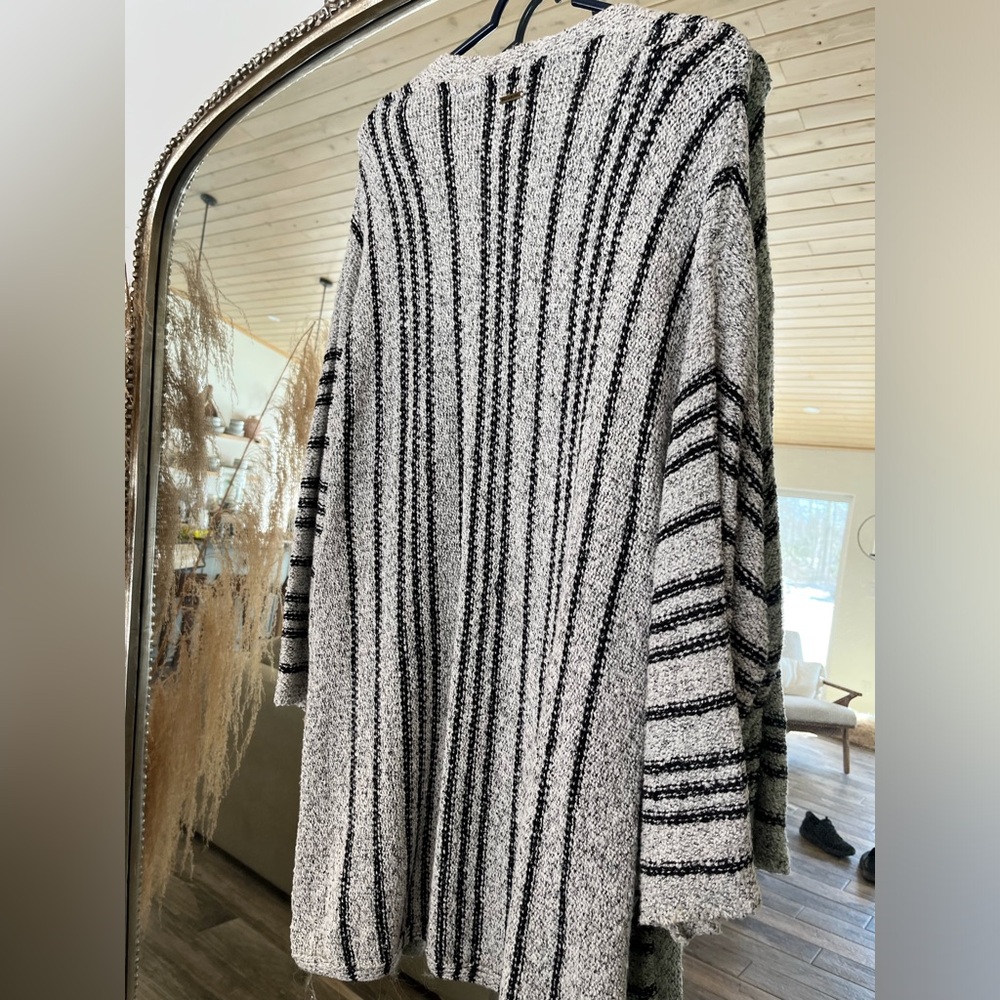 Billabong open front striped beach cardigan. - Picture 2 of 2